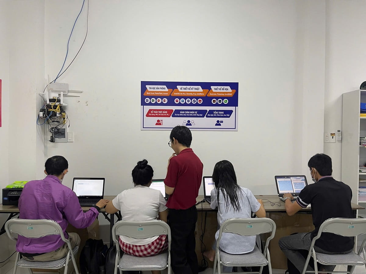 Trung Tâm Tin Học Sáng Tạo Việt