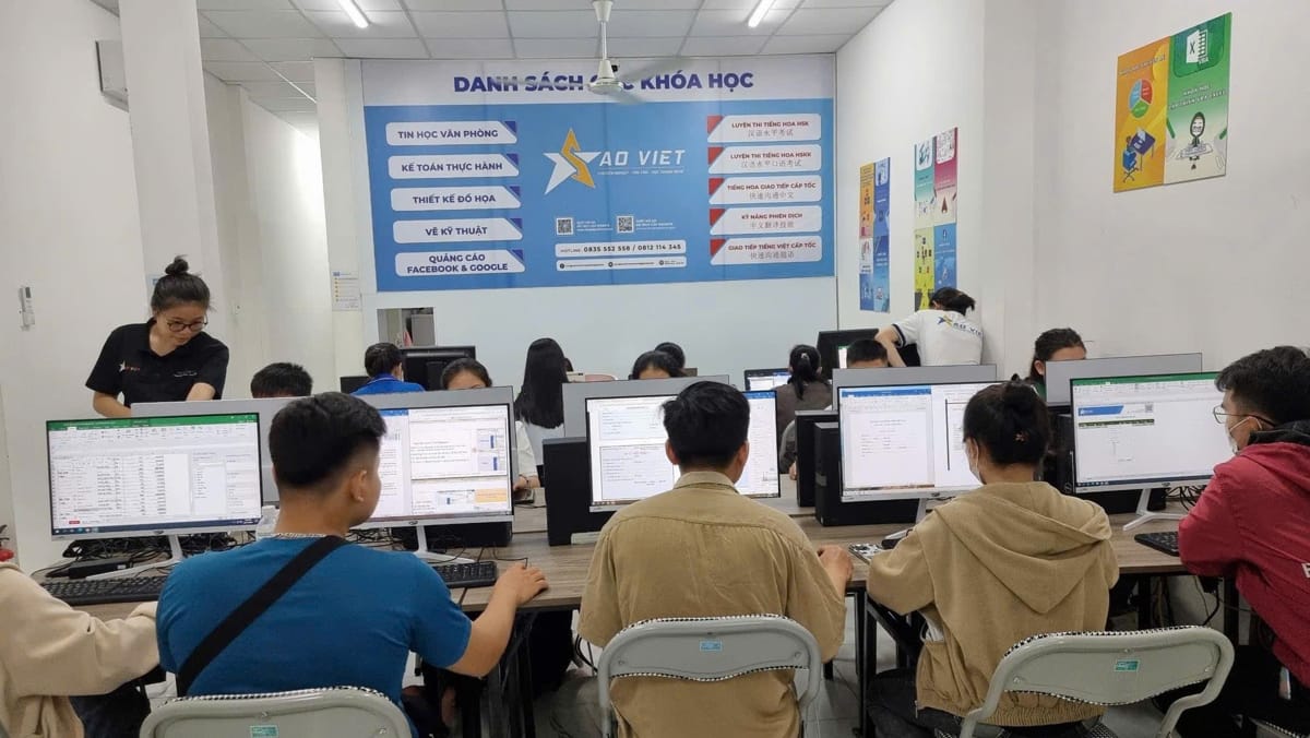 Trung tâm Tin học Sao Việt
