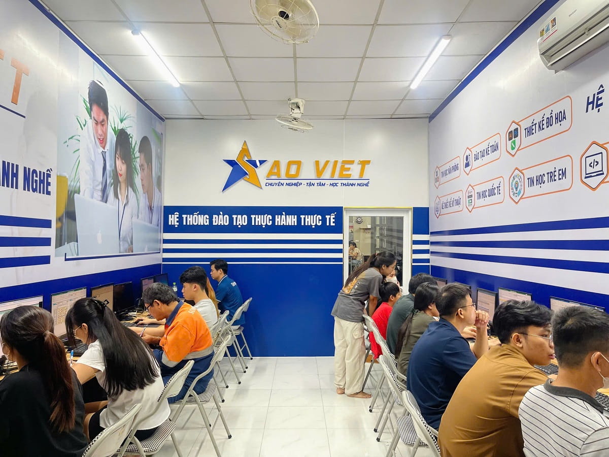 Trung tâm Tin học Sao Việt